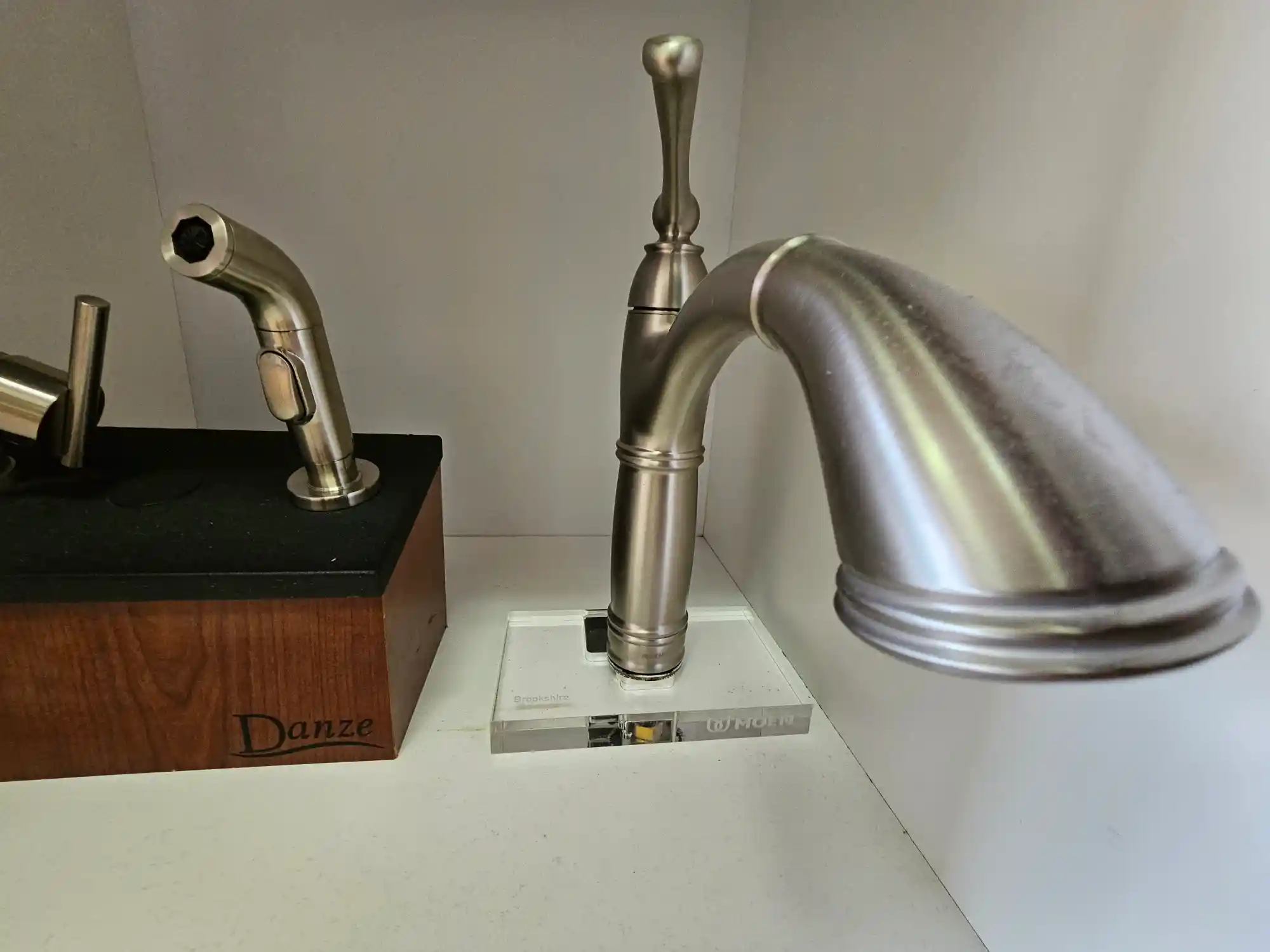 Silver faucet for kitchens and bathrooms.