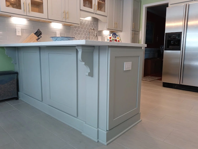 Electrical outlet for kitchen island with white countertop and sterling cabinets