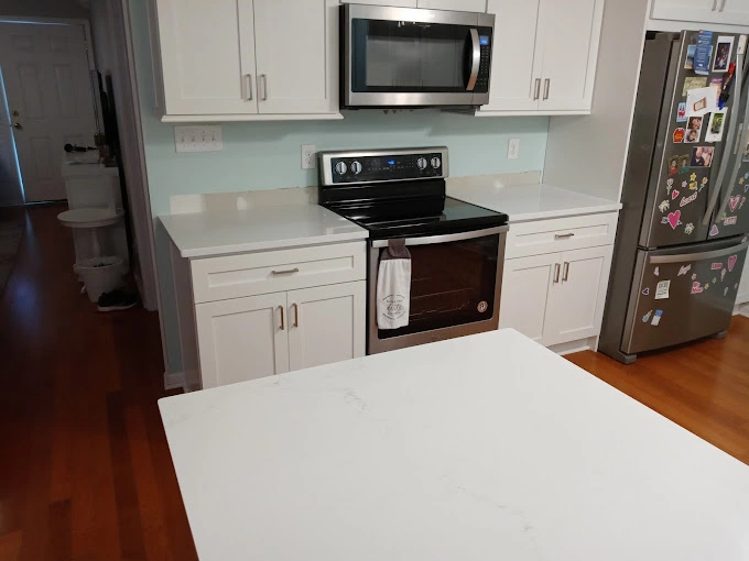 Budget friendly kitchen remodeling with white kitchen cabinets